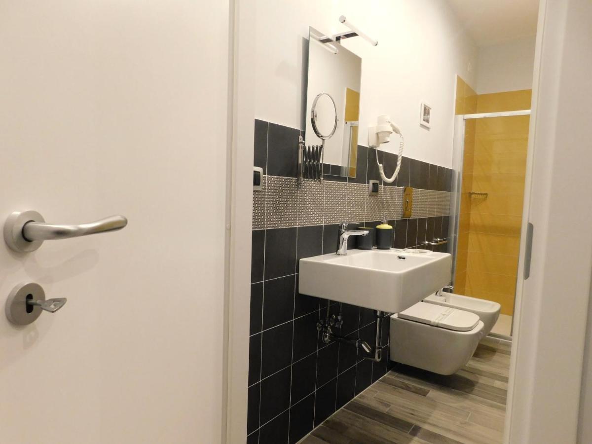 Scaramantico Rooms Наполи Екстериор снимка